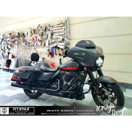 Harley StreetGlide lên tem CVO 