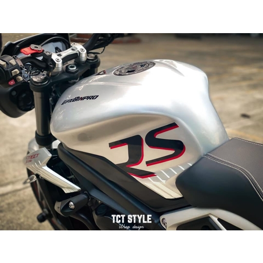 TRIUMPH STREET TRIPLE - DÁN ĐỔI MÀU BẠC