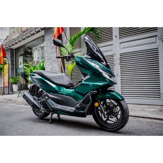 Dán đổi màu ngọc lục bảo siêu đẹp cho HONDA PCX